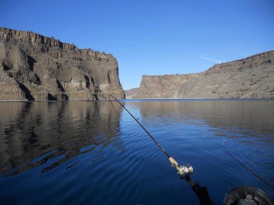 A scenic view of lake billy chinook.