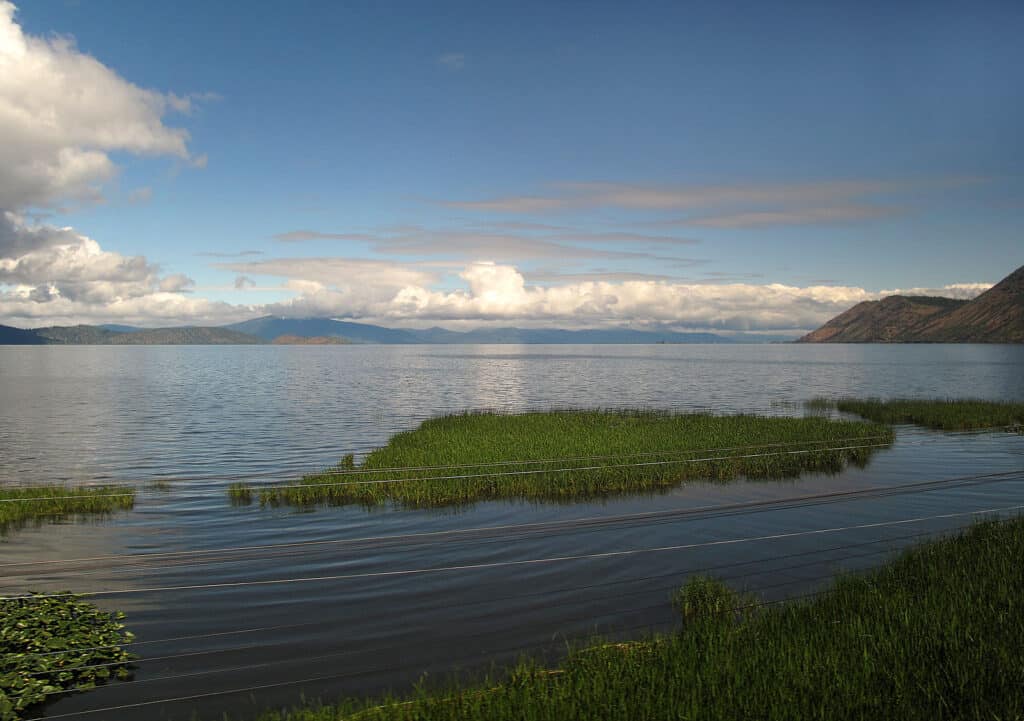 A scenic view of the upper klamath lake.