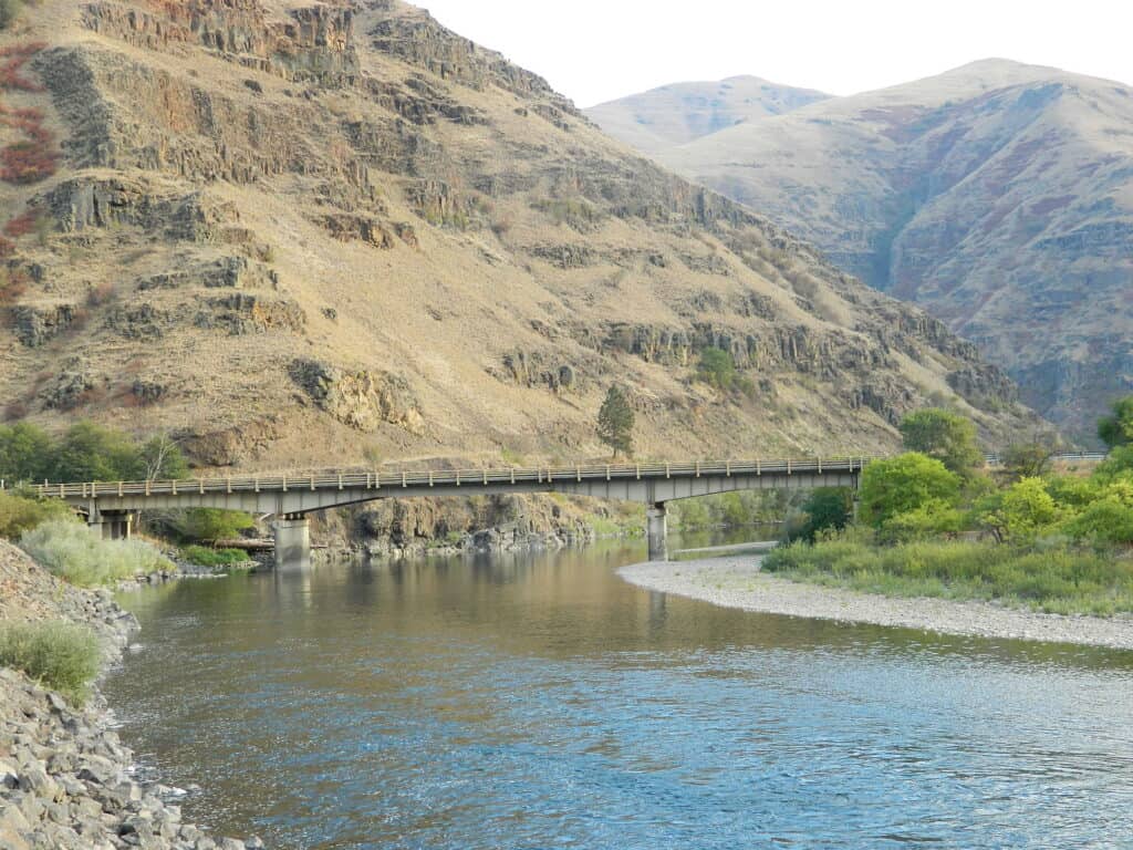 A scenic view of grande ronde river.