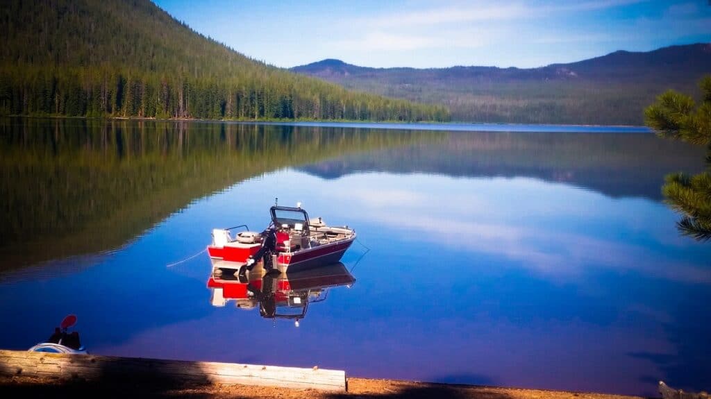 A boat floating peacefully at Cultus Lake in Central Oregon.