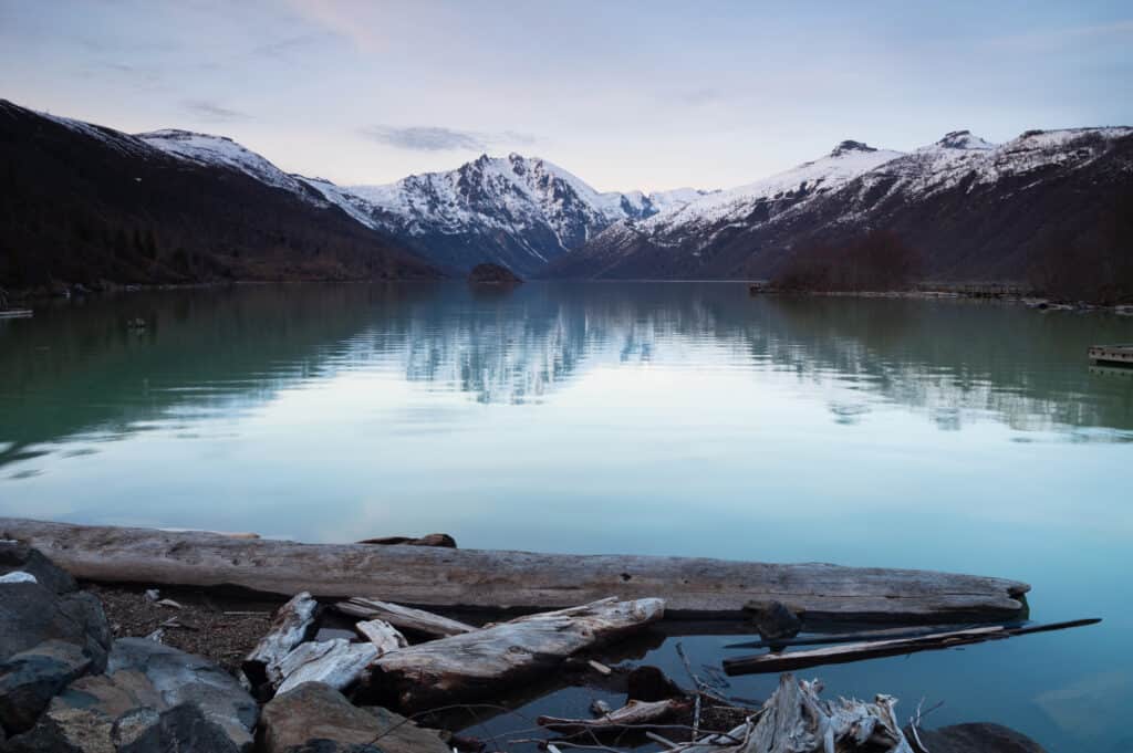 A scenic view of the beautiful coldwater lake near mount saint helens.