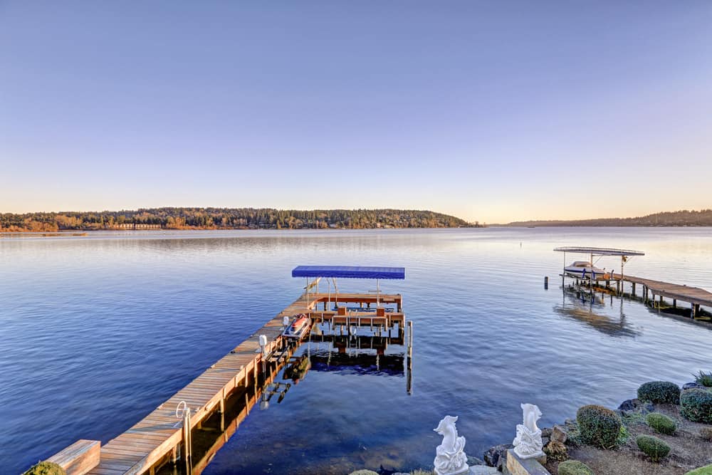 A secenic view of the Private docks along the shore of Lake Washington.