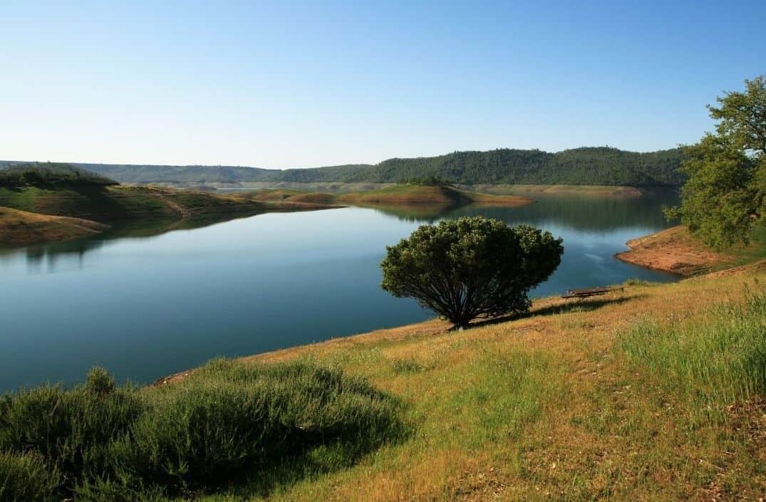 Scenic overview of new melones lake.