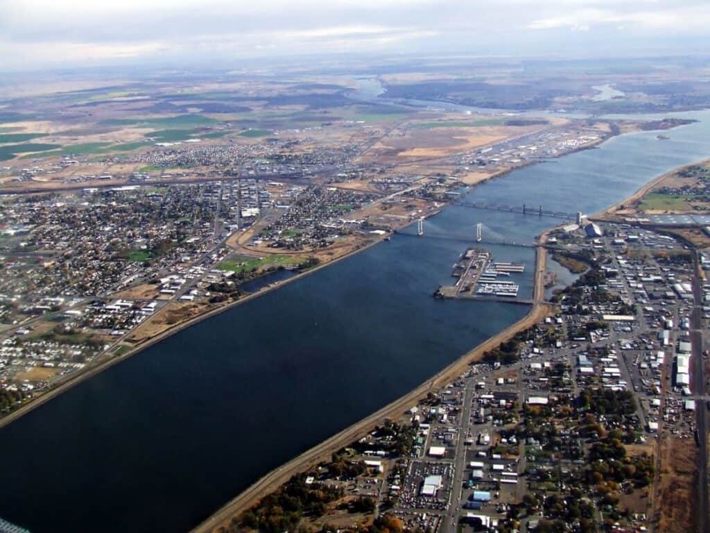 Aerial photograph of the Columbia River passing through Tri-Cities Washington.