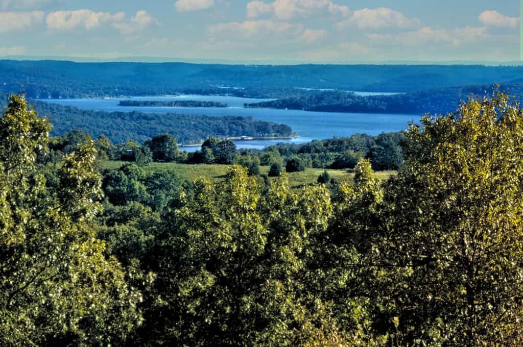 Aerial view of Table Rock Lake windsing through the Ozark Mountains, west of Branson, Missouri into Arkansas. The manmade lake is a destination for boaters, fishermen and scuba divers.